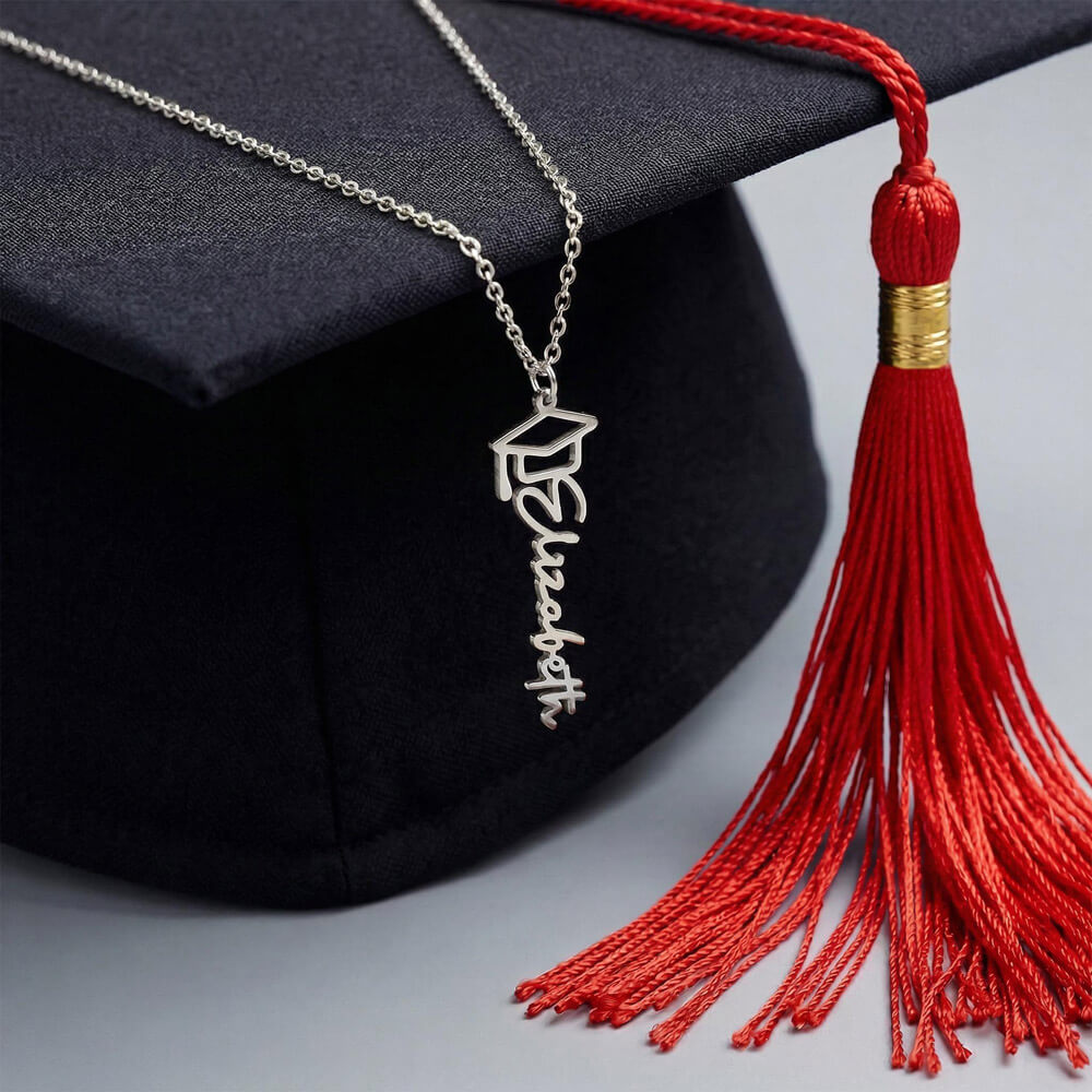 Personalized Graduation Name Necklace with Cap – Custom Name Jewelry Gift for Daughter, Senior Graduation Keepsake